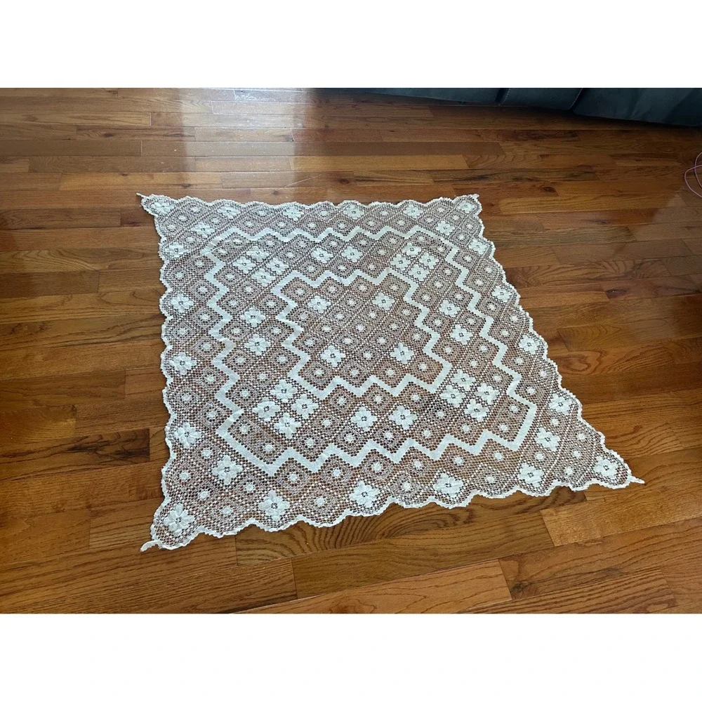 Vintage White Lace Tablecloth Square Floral Scalloped Edge Tea Table Topper